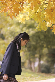 能看见B的美女图片